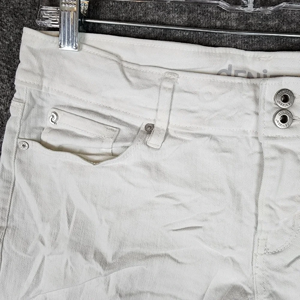 Denizen from Levis Shorts Womens 6 White Cuffed Denim Mid Rise EUC
